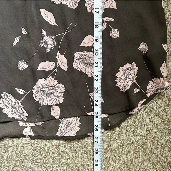 🦋 Maurices Grey Pink Floral V-Neck Long Sleeve Blouse Small - Picture 6 of 8